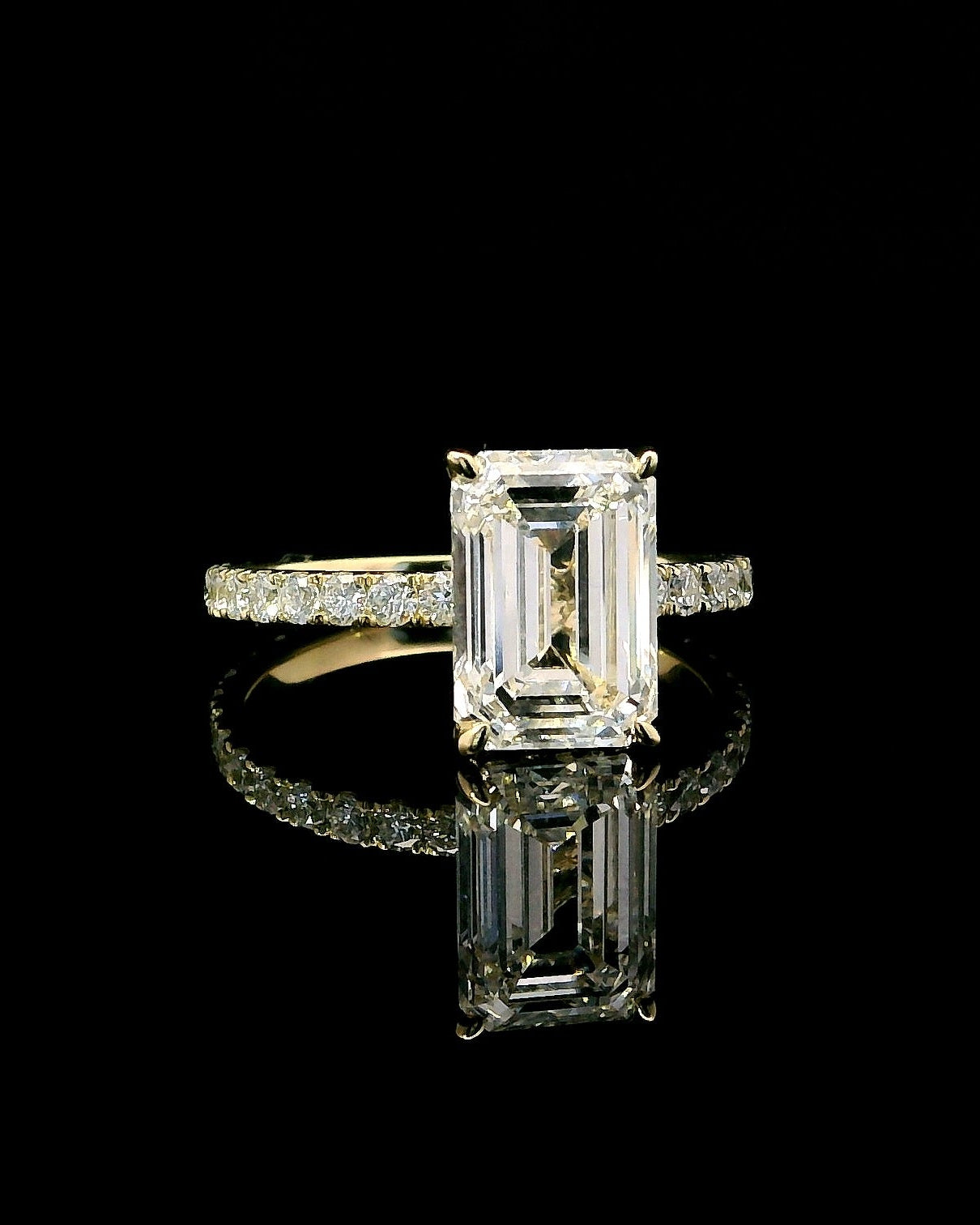 3.08CT Emerald