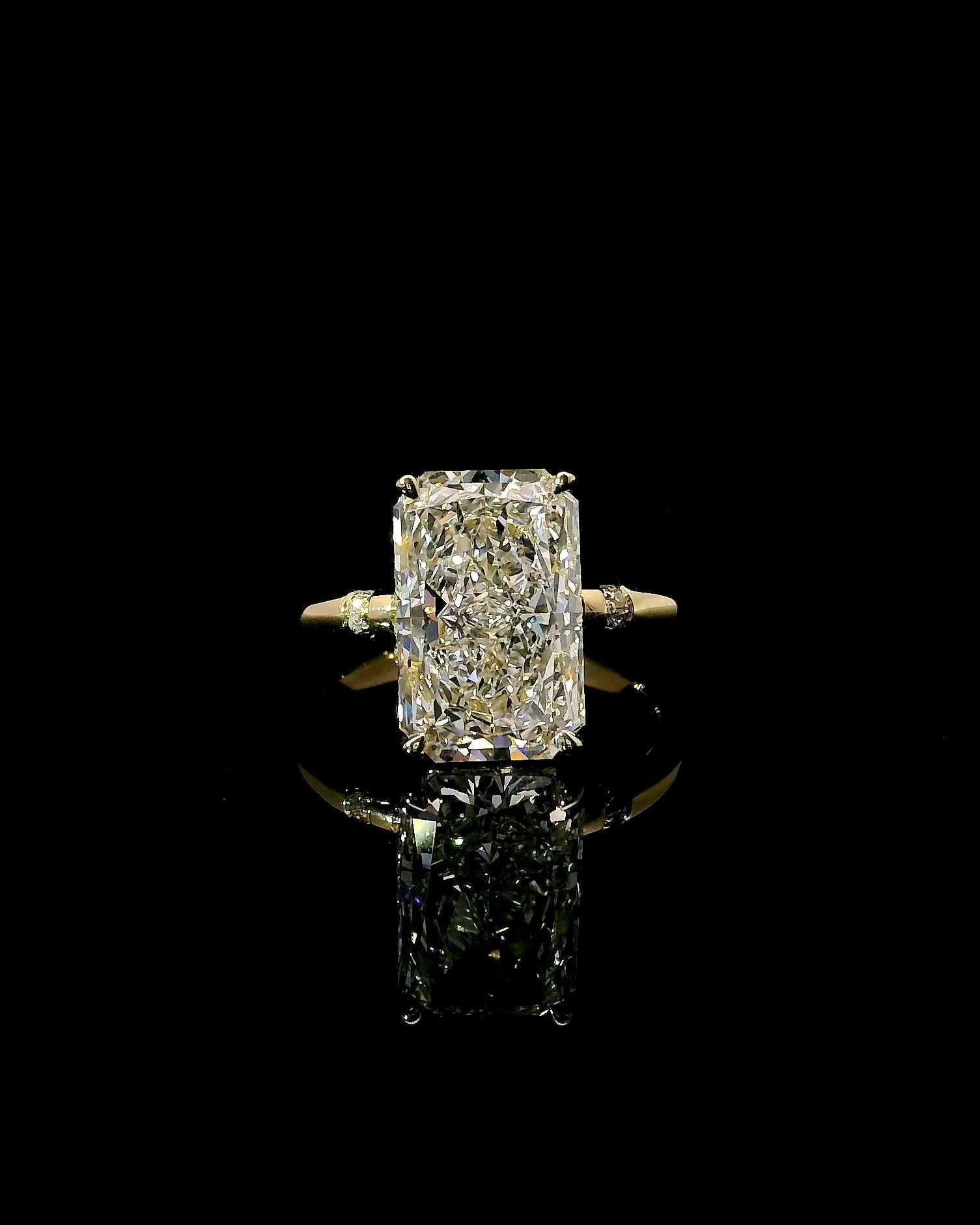 4.23CT Radiant - Pave Details