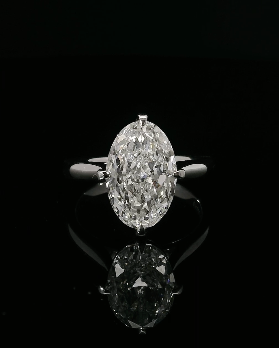 3.9CT Oval - Compass Prongs