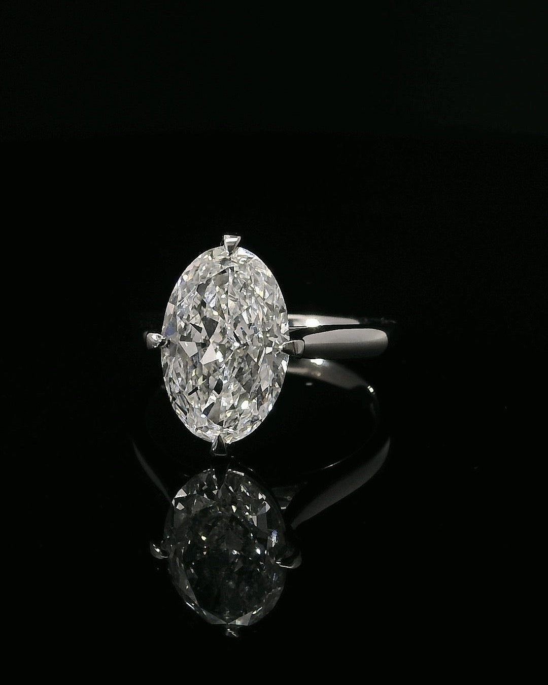 3.9CT Oval - Compass Prongs