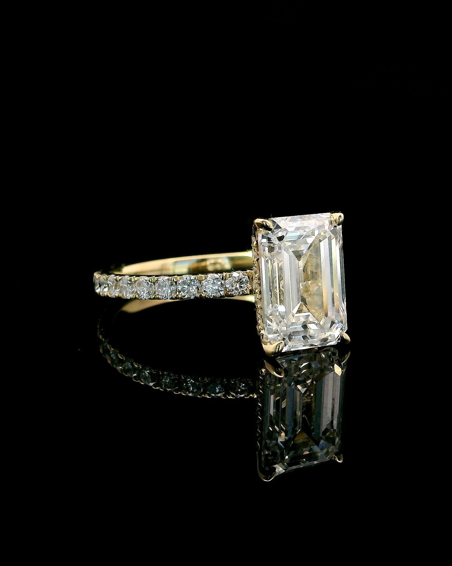 3.08CT Emerald