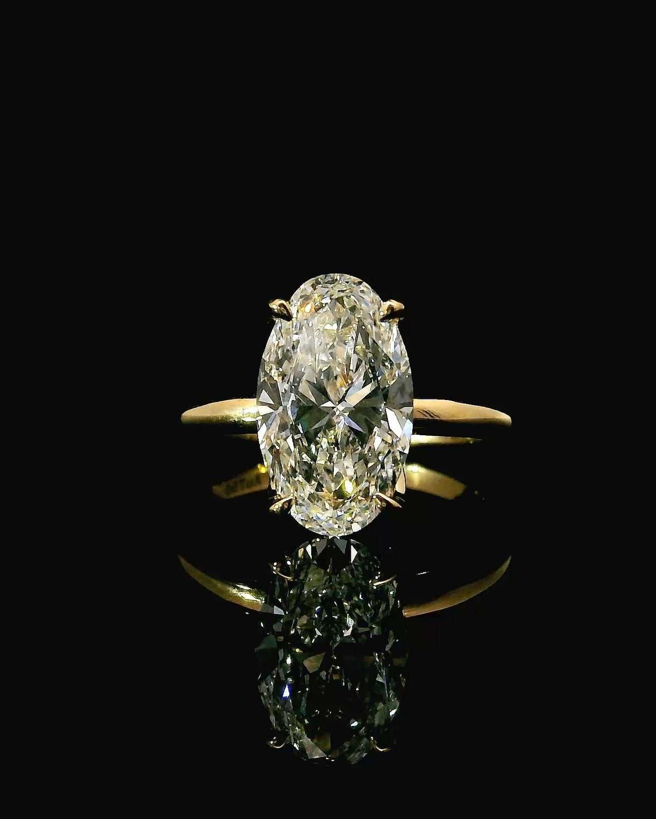 2.4CT Moval - Petal Prongs