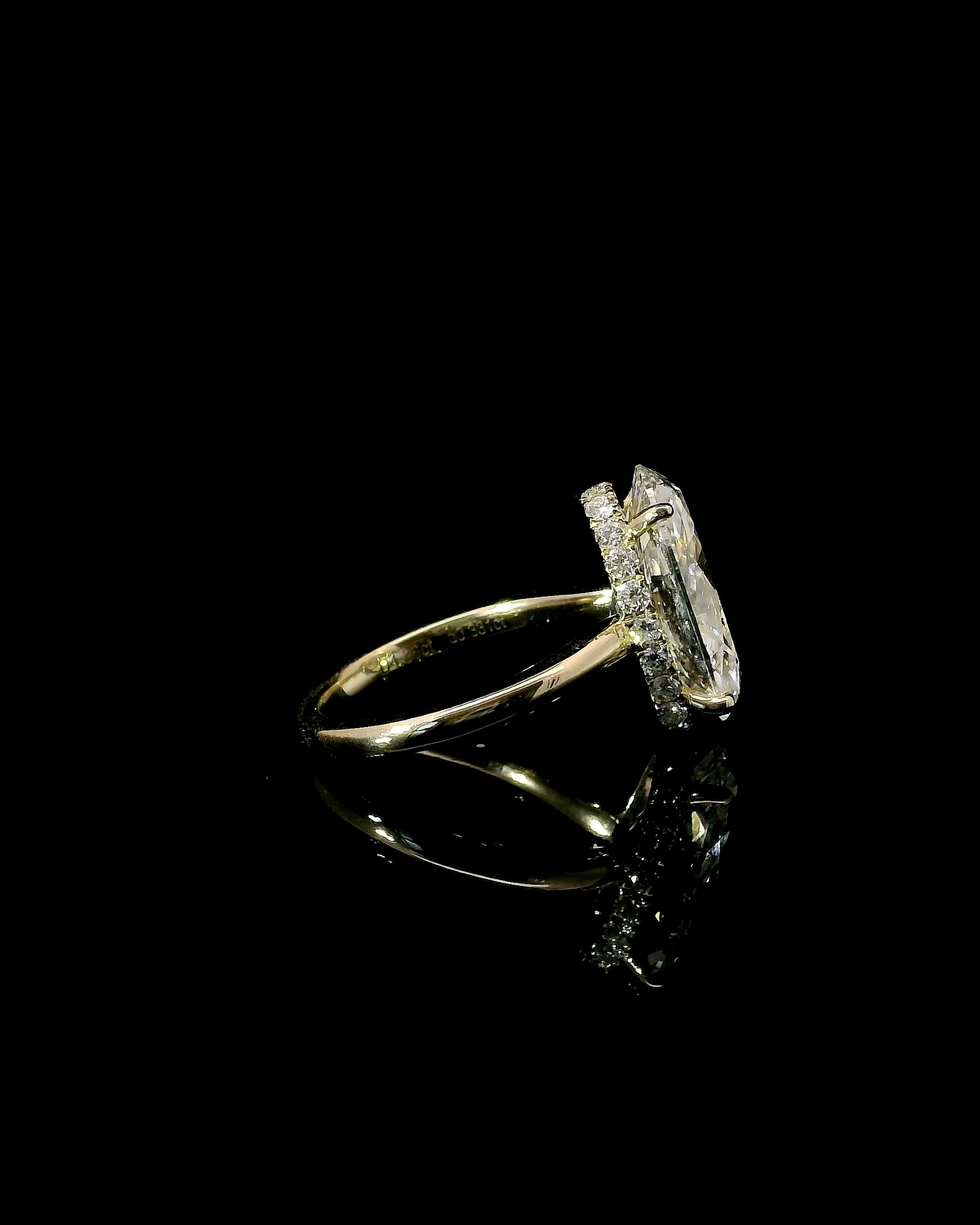 4.3CT Elongated Oval