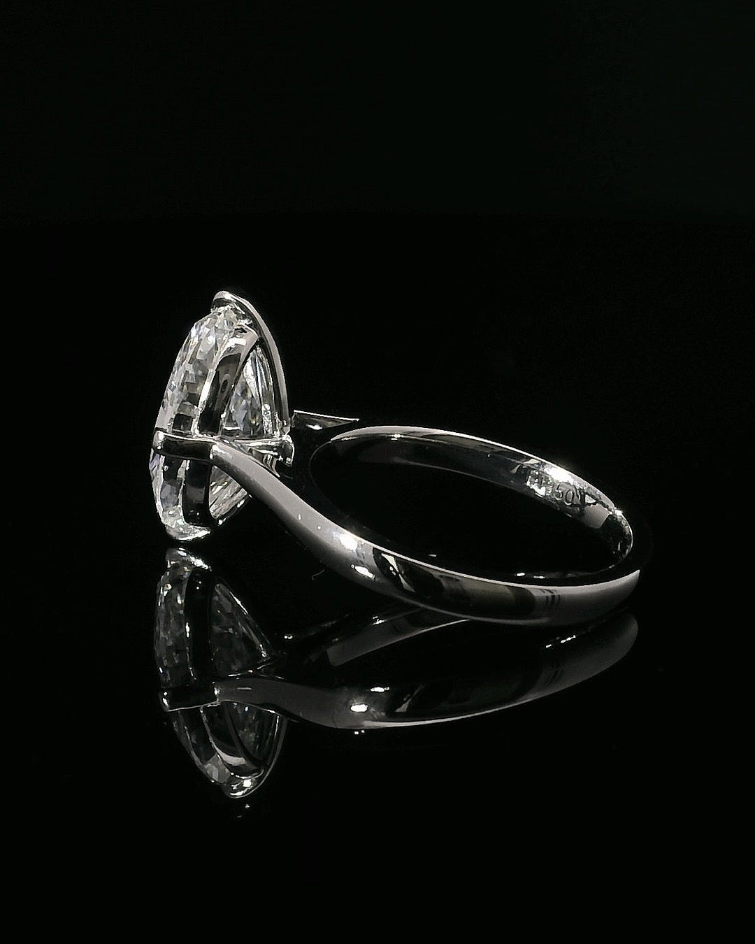 3.9CT Oval - Compass Prongs