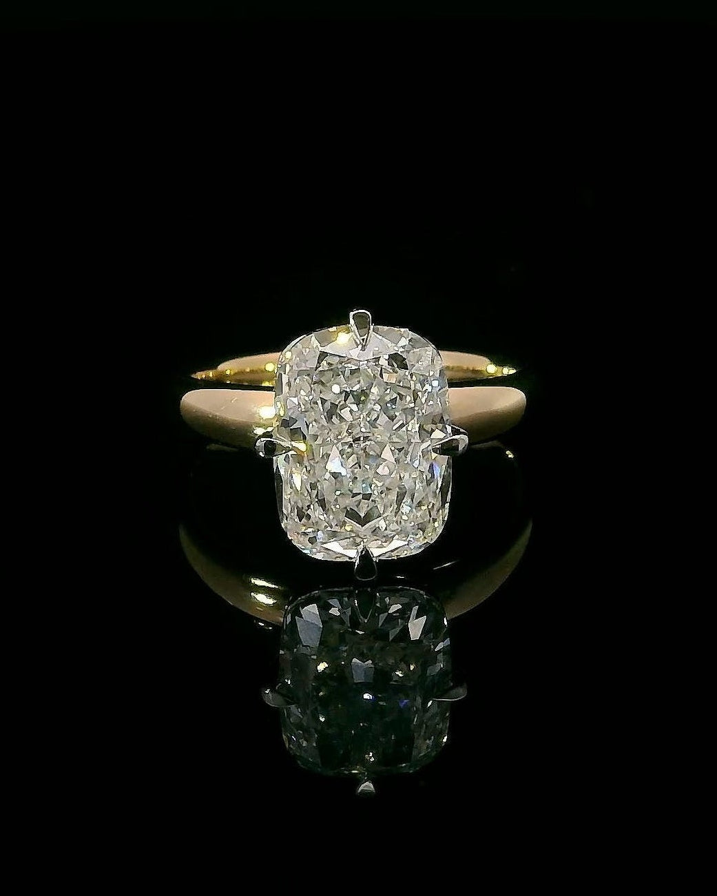 4CT Elongated Cushion Solitaire