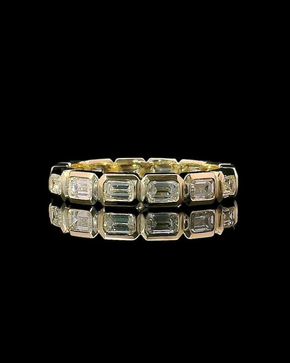 BEZEL EMERALD BAND